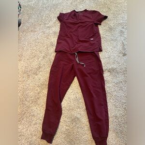 Maroon jogger figs